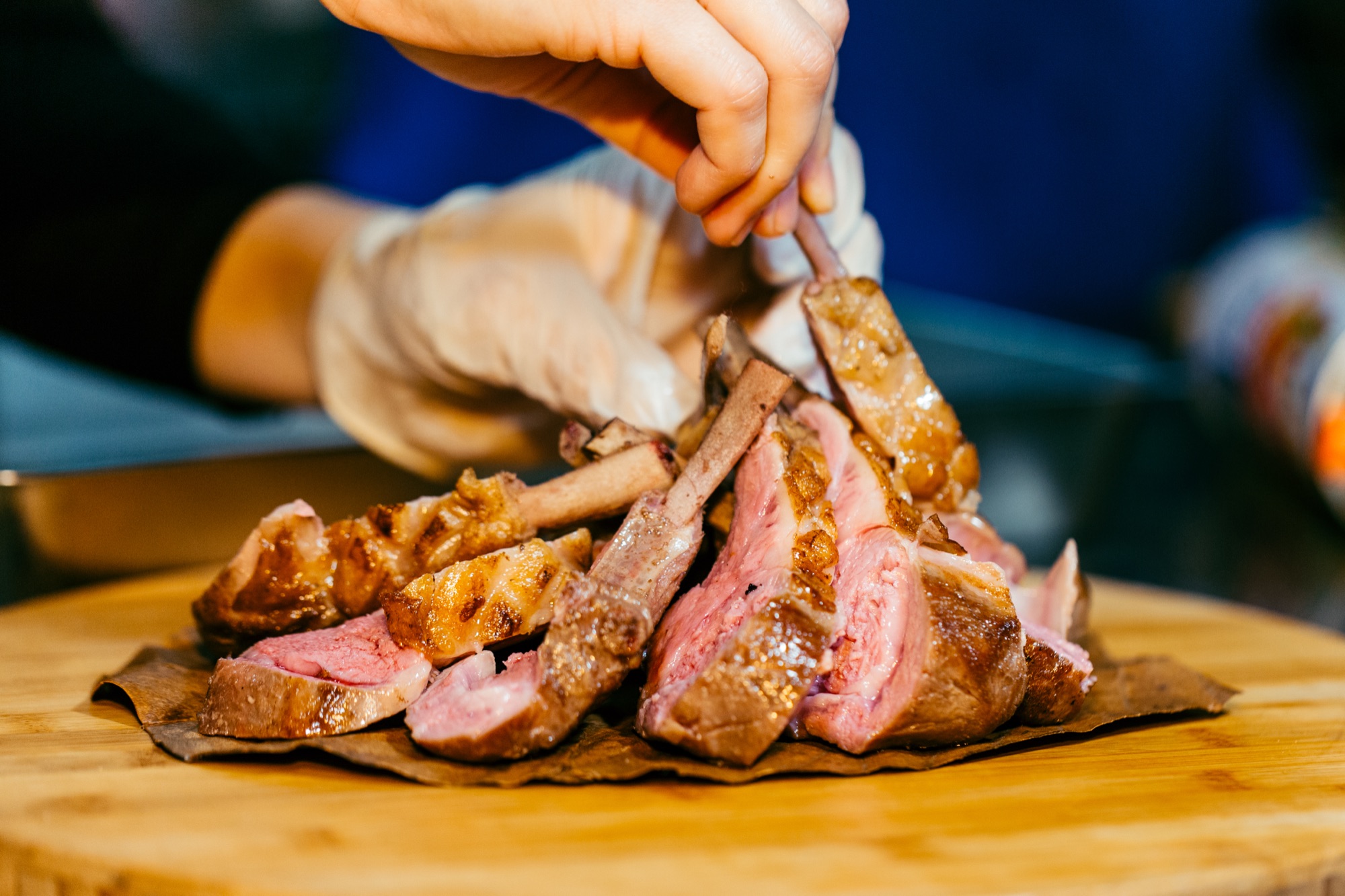 宜蘭民宿烤肉怎麼安排？到府代烤、烤肉車與 BBQ 燒烤桌的差別
