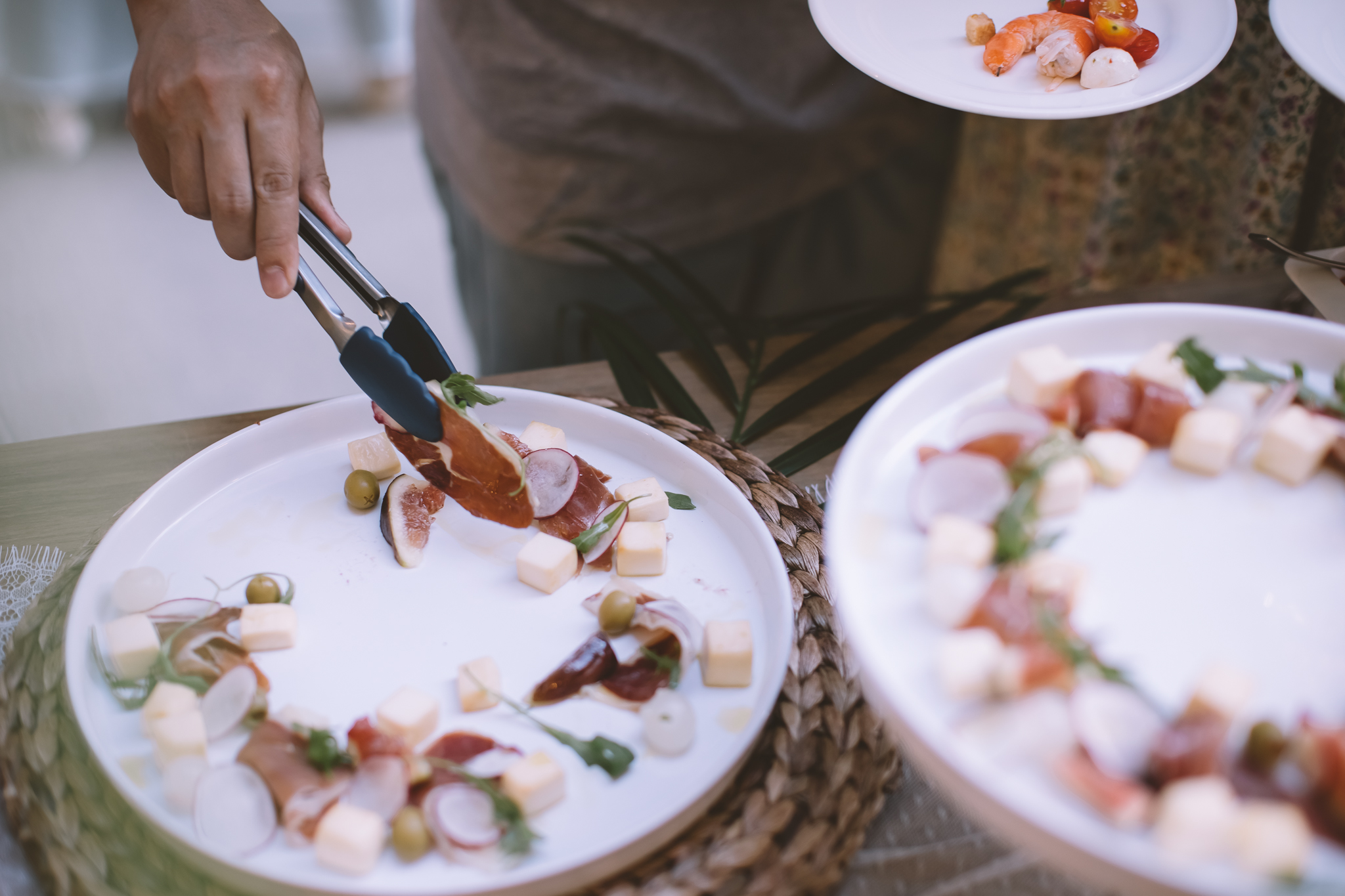 企業宴客與商務接待：桌邊 charcuterie 拼盤現場服務細節